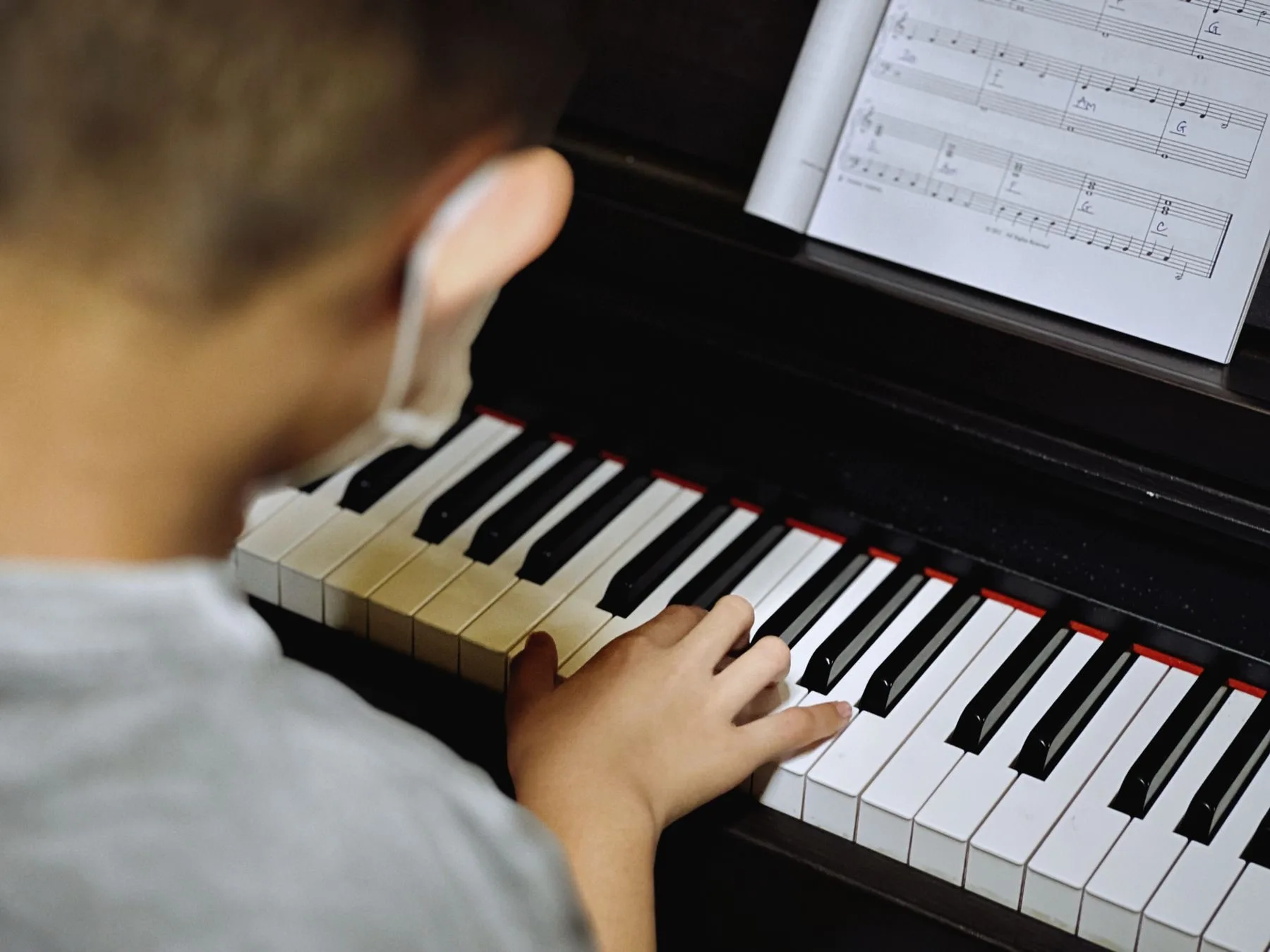 A kid playing the piano